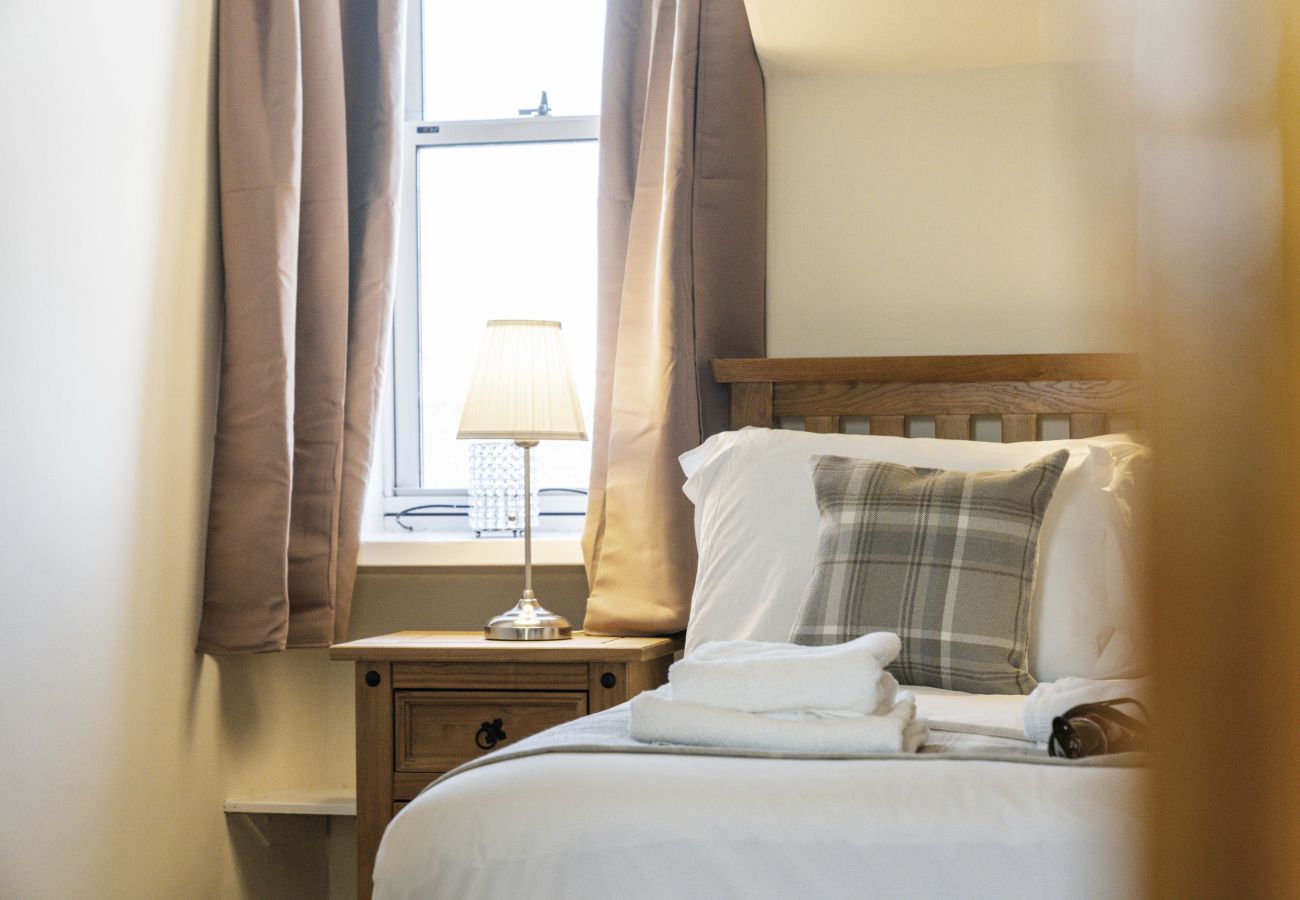 House in Inverness - mySTAYINN Cedar Villa 9 Bedroom House - Inverness