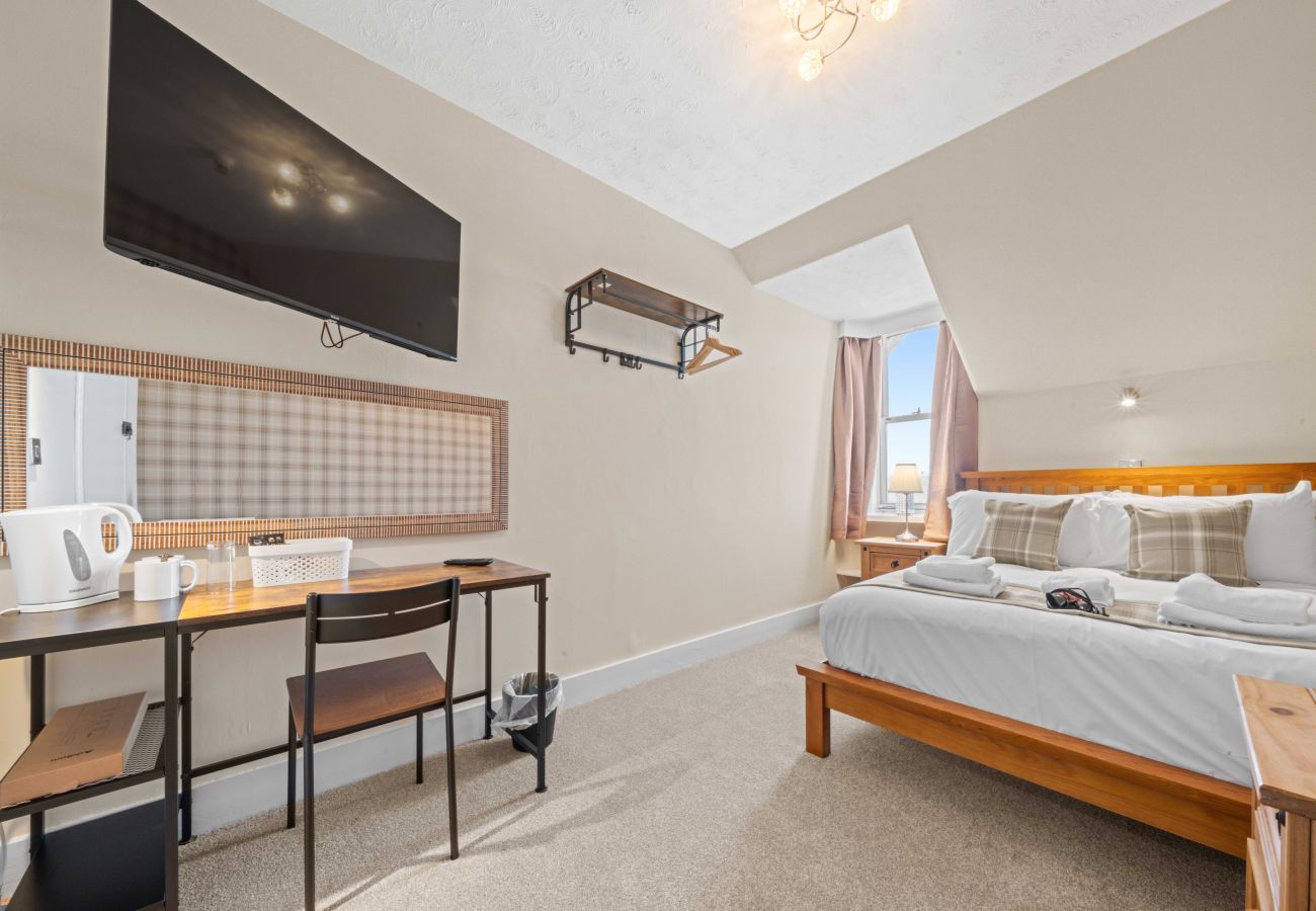House in Inverness - mySTAYINN Cedar Villa 9 Bedroom House - Inverness