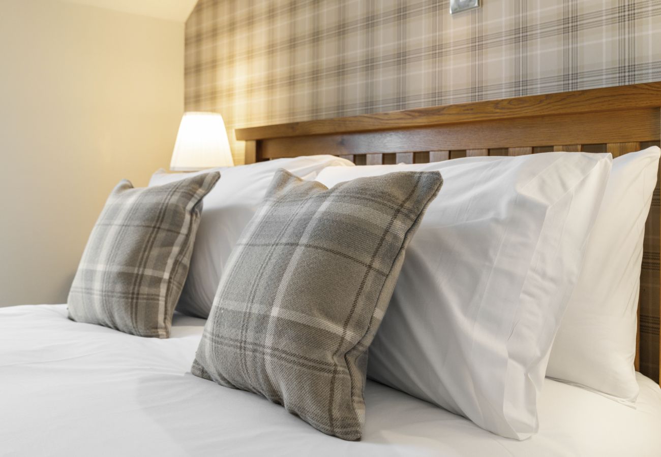 House in Inverness - mySTAYINN Cedar Villa 9 Bedroom House - Inverness