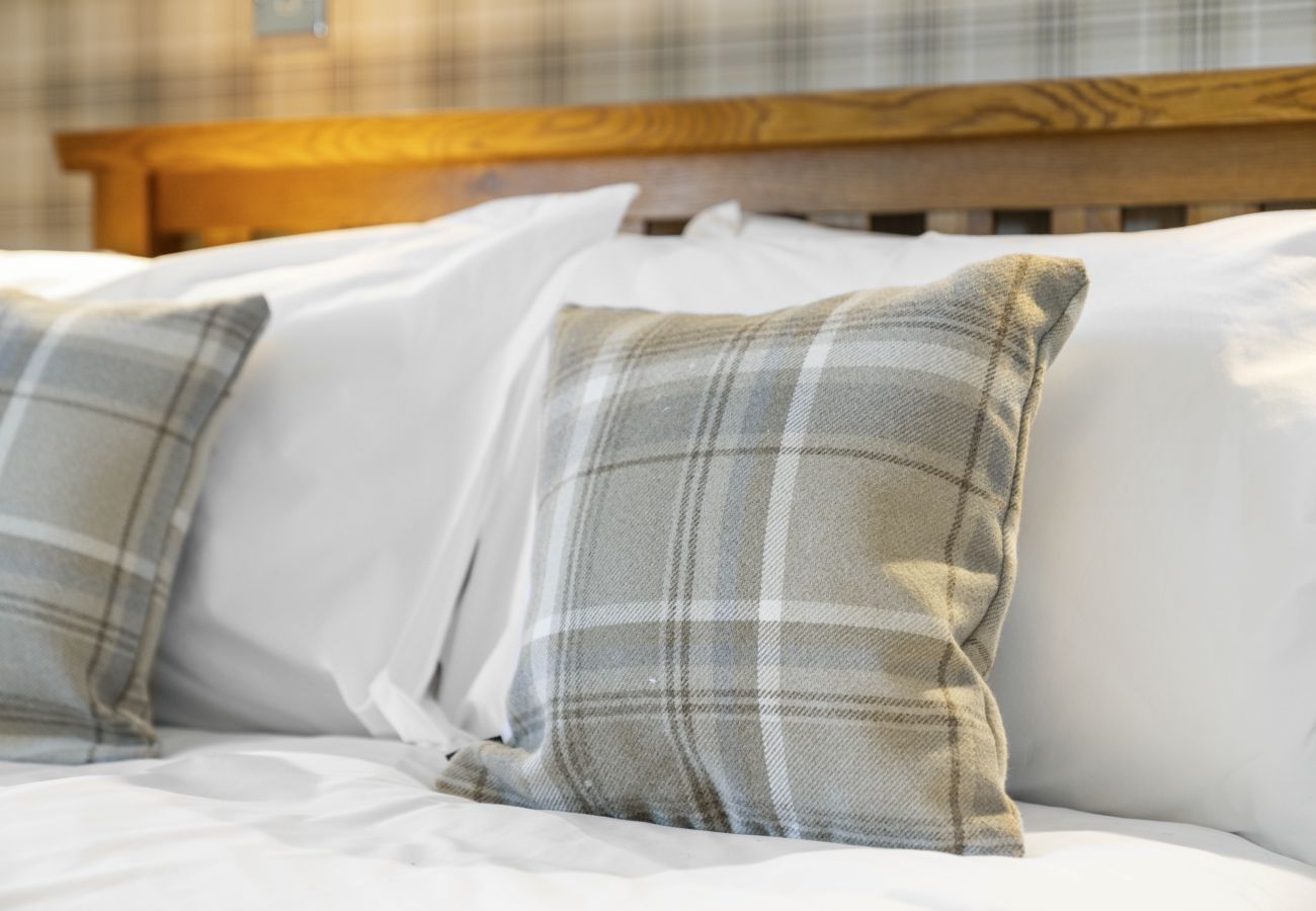 House in Inverness - mySTAYINN Cedar Villa 9 Bedroom House - Inverness