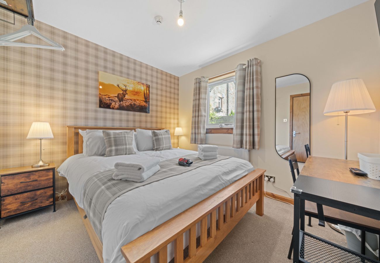 House in Inverness - mySTAYINN Cedar Villa 9 Bedroom House - Inverness