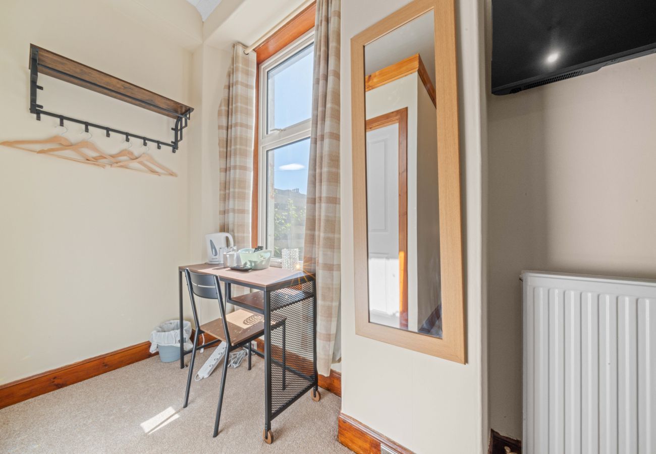 House in Inverness - mySTAYINN Cedar Villa 9 Bedroom House - Inverness