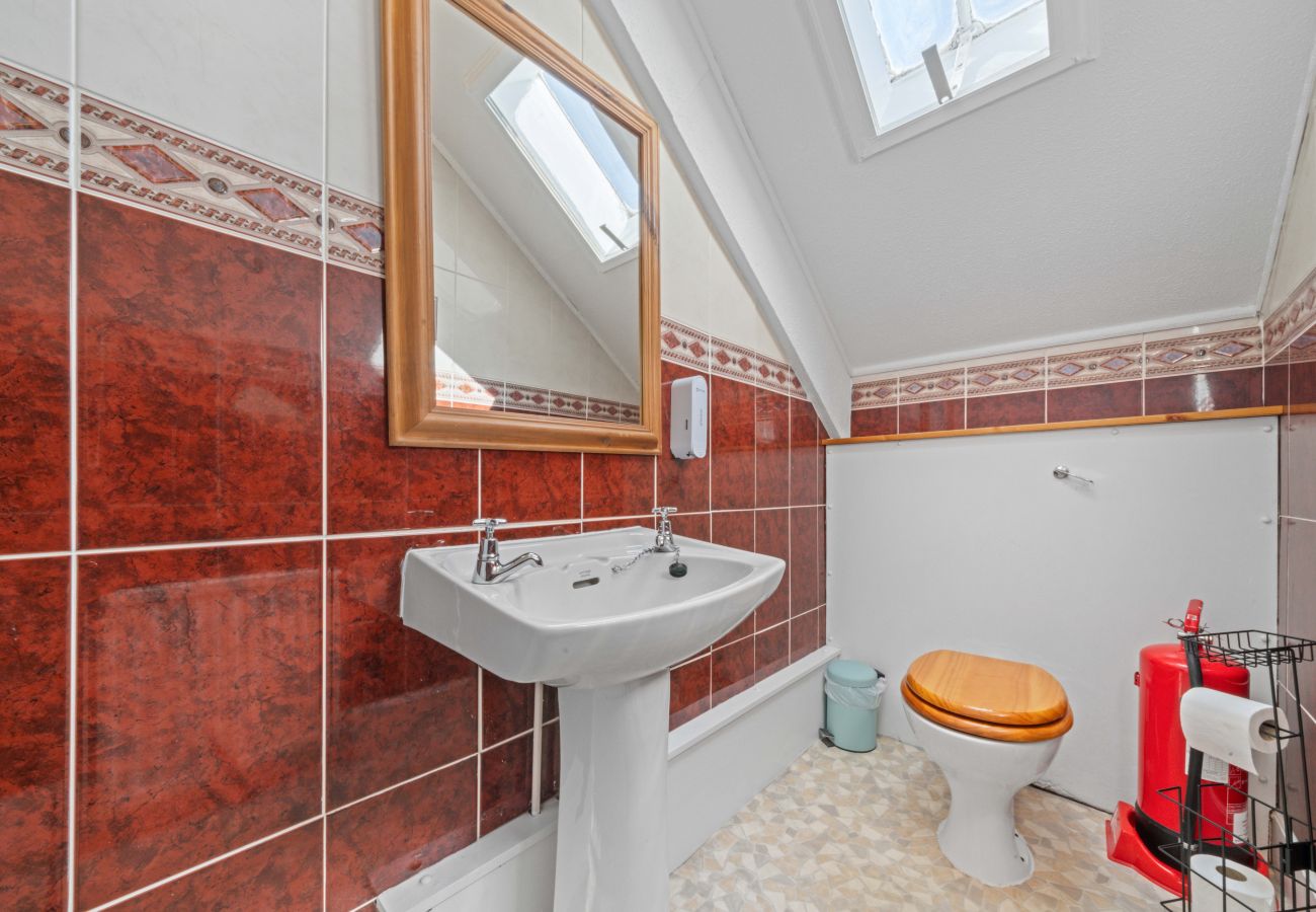 House in Inverness - mySTAYINN Cedar Villa 9 Bedroom House - Inverness