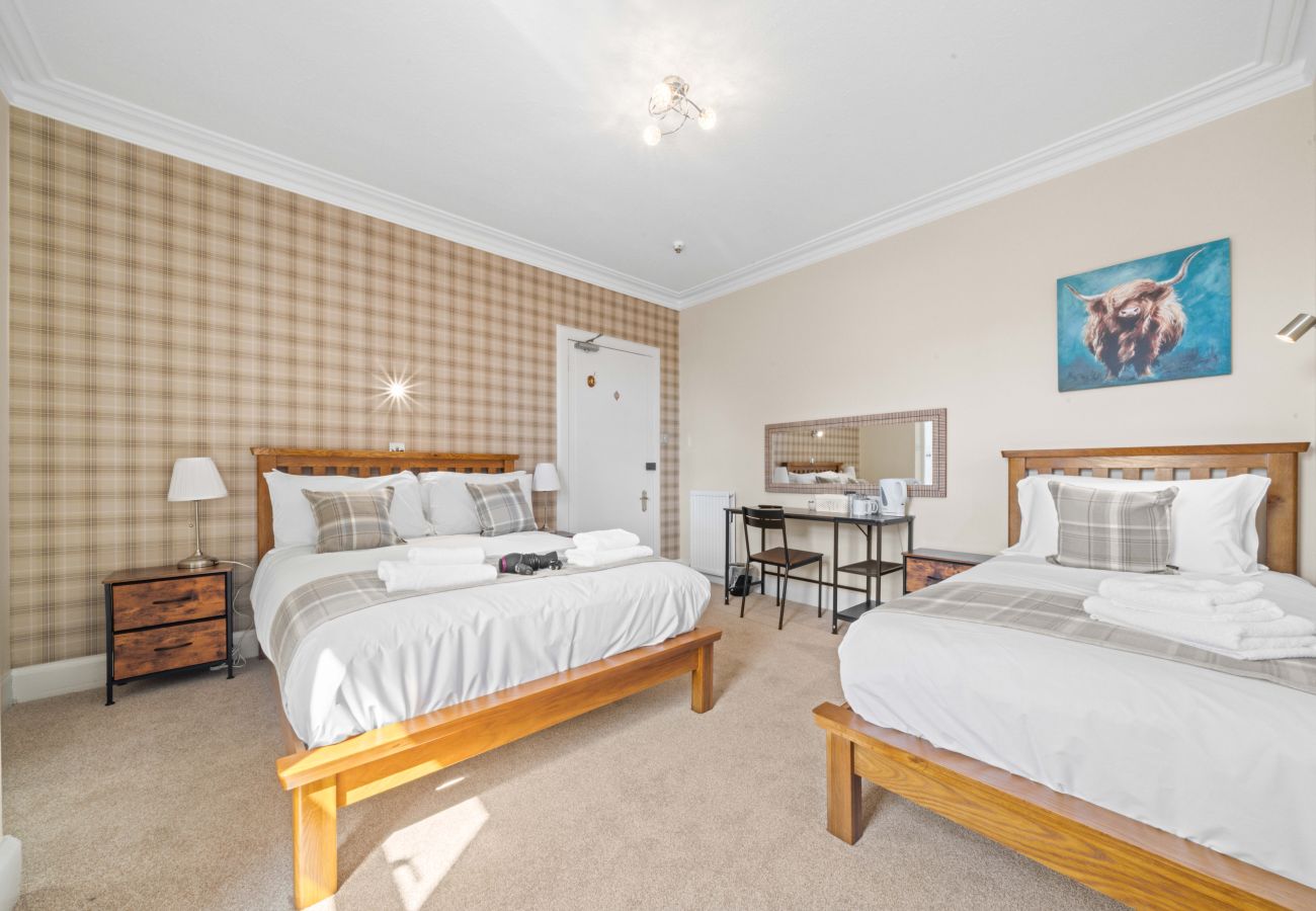 Rent by room in Inverness - mySTAYINN Cedar Villa Guest House - Room 1