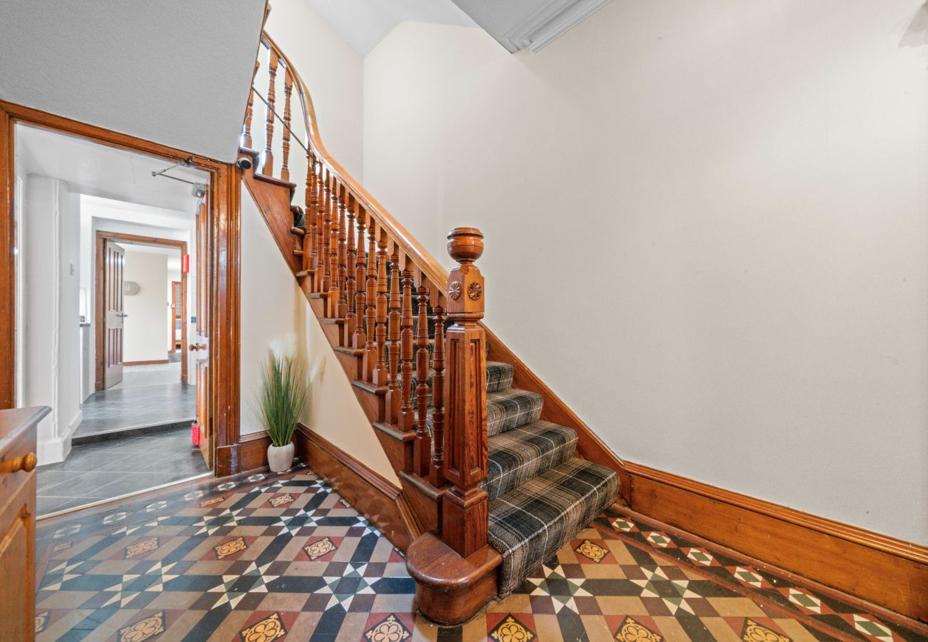 Rent by room in Inverness - mySTAYINN Cedar Villa Guest House - Room 1