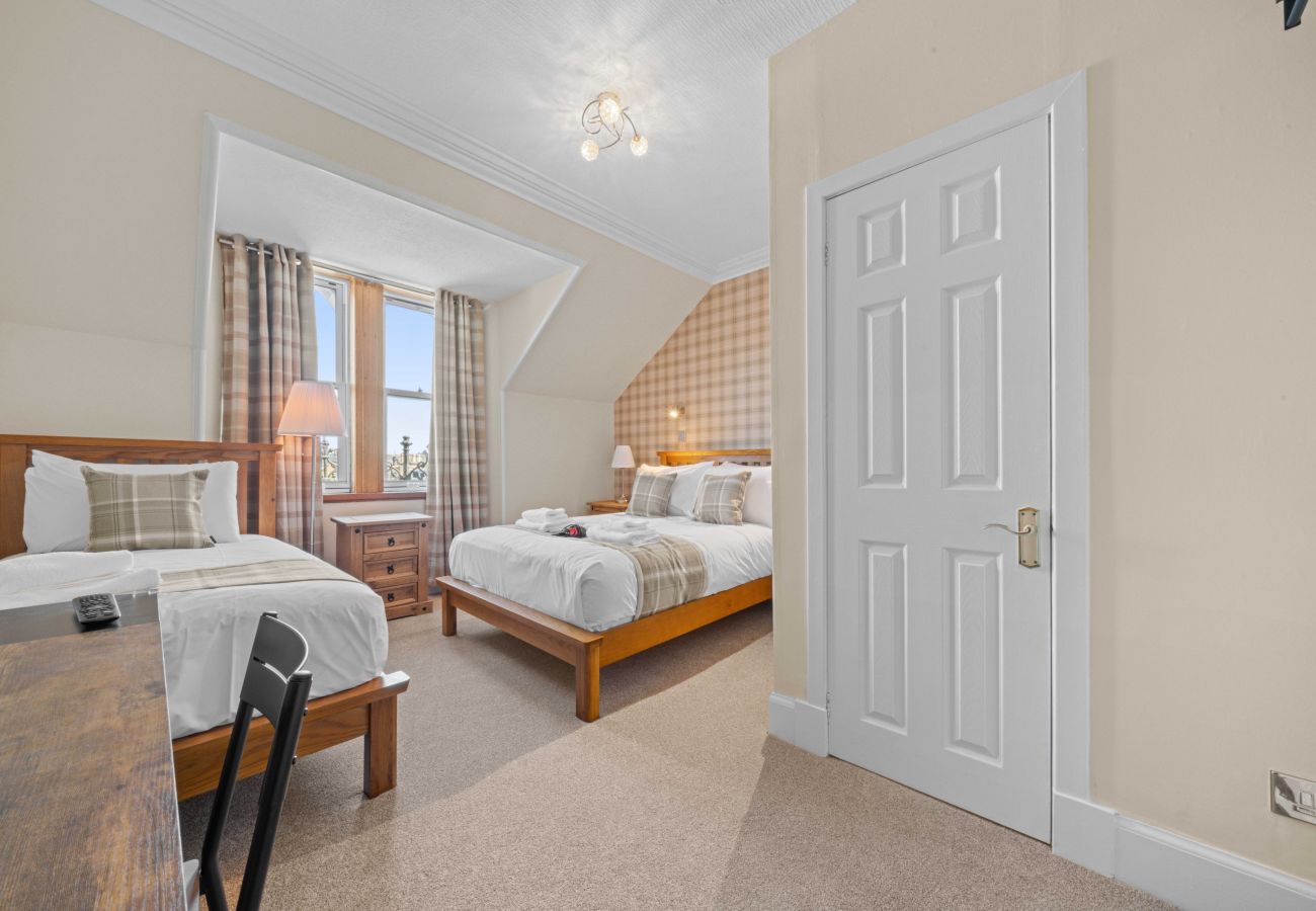 Rent by room in Inverness - mySTAYINN Cedar Villa Guest House - Room 5