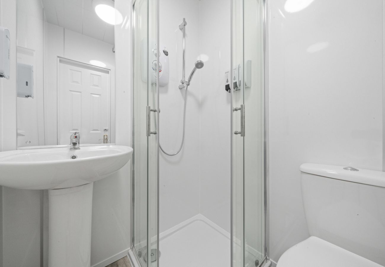 Rent by room in Inverness - mySTAYINN Cedar Villa Guest House - Room 5