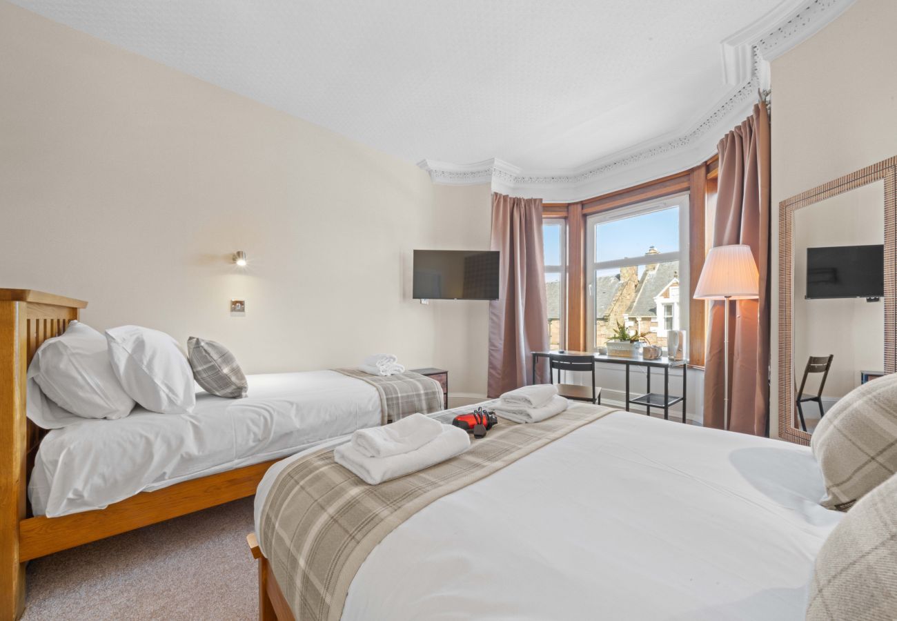 Rent by room in Inverness - mySTAYINN Cedar Villa Guest House - Room 2