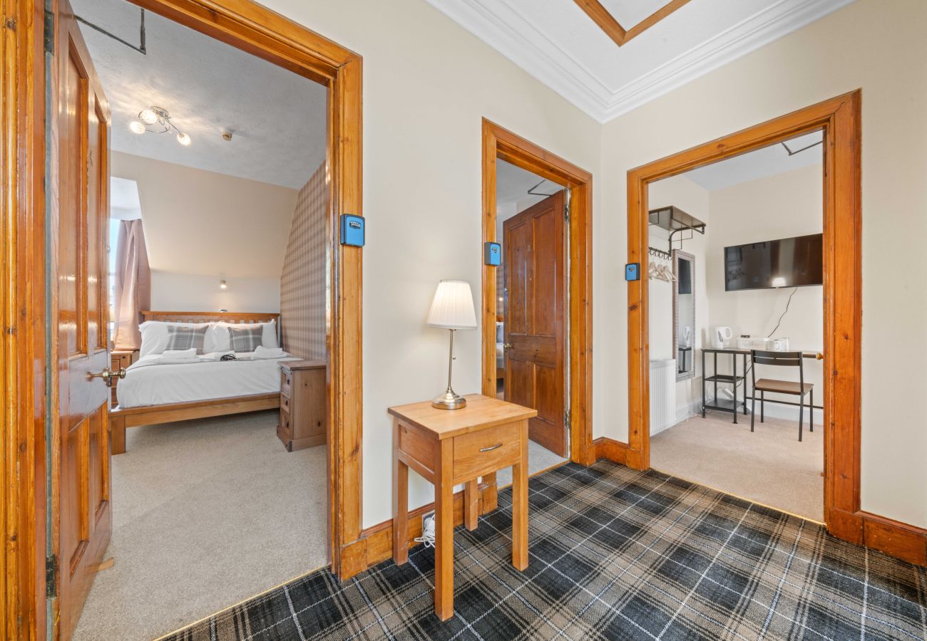 Rent by room in Inverness - mySTAYINN Cedar Villa Guest House - Room 3