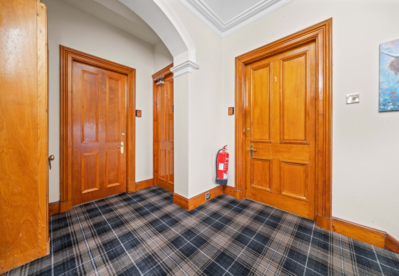Rent by room in Inverness - mySTAYINN Cedar Villa Guest House - Room 3