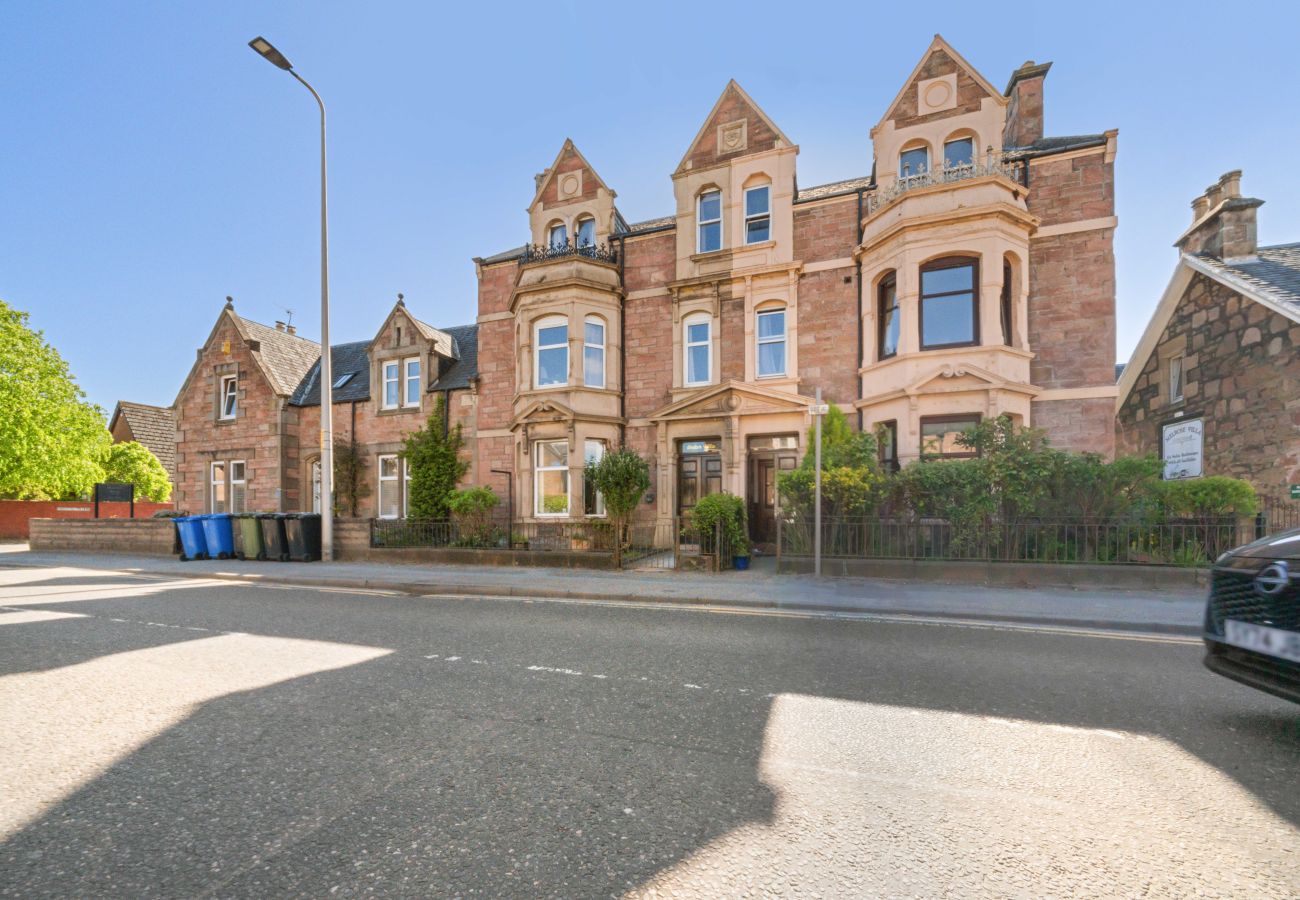 Rent by room in Inverness - mySTAYINN Cedar Villa Guest House - Room 3