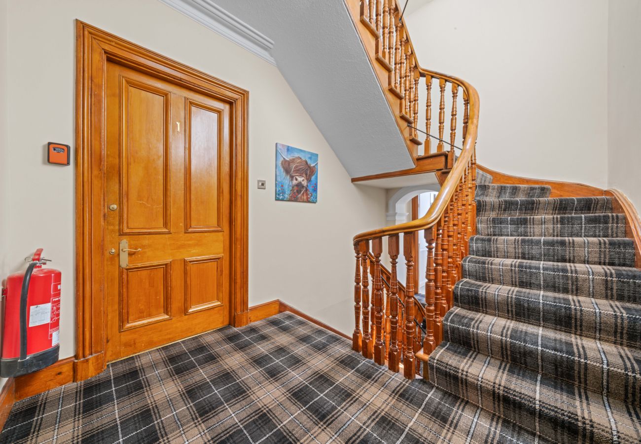 Rent by room in Inverness - mySTAYINN Cedar Villa Guest House - Room 3