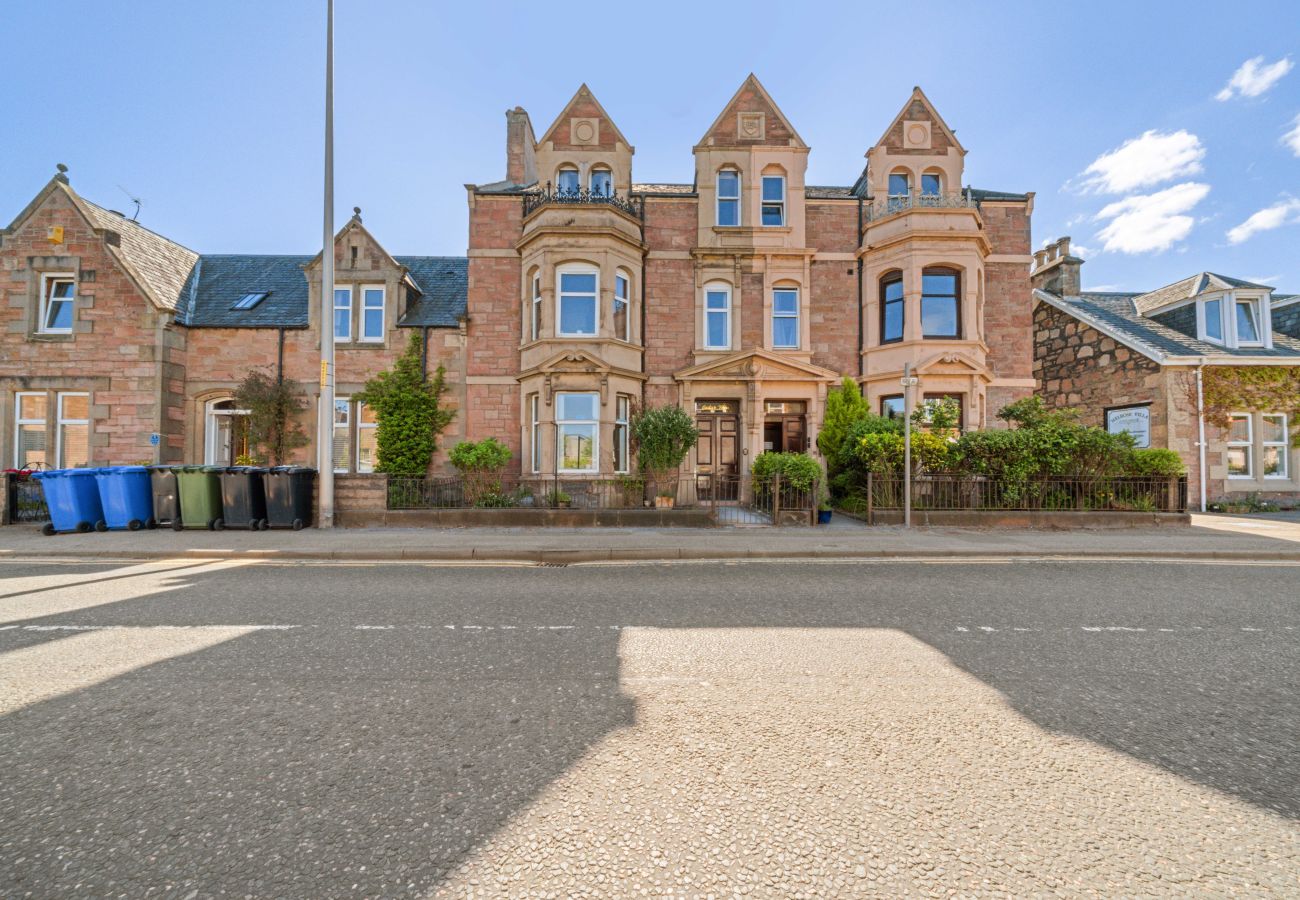 Rent by room in Inverness - mySTAYINN Cedar Villa Guest House - Room 3