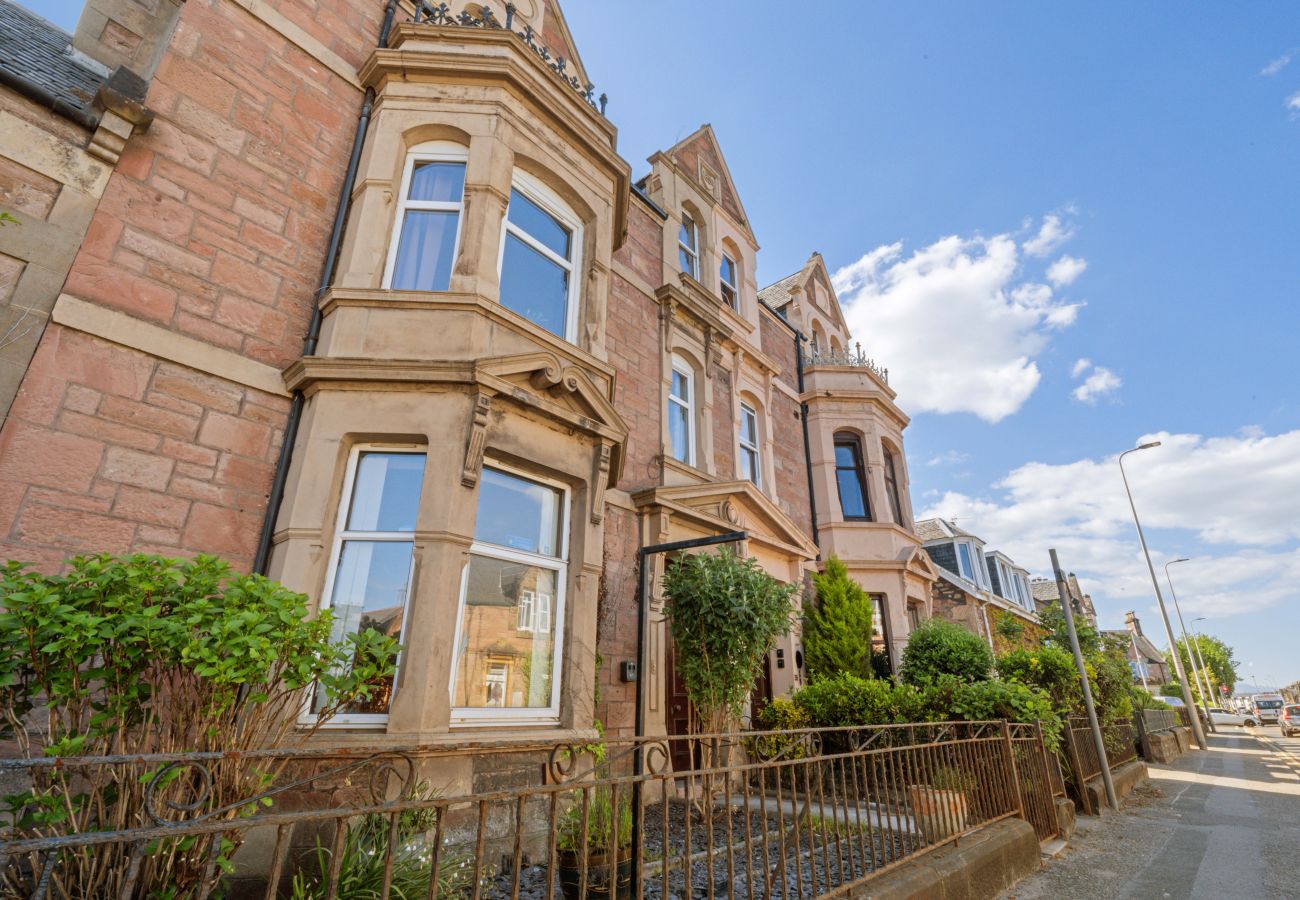 Rent by room in Inverness - mySTAYINN Cedar Villa Guest House - Room 3