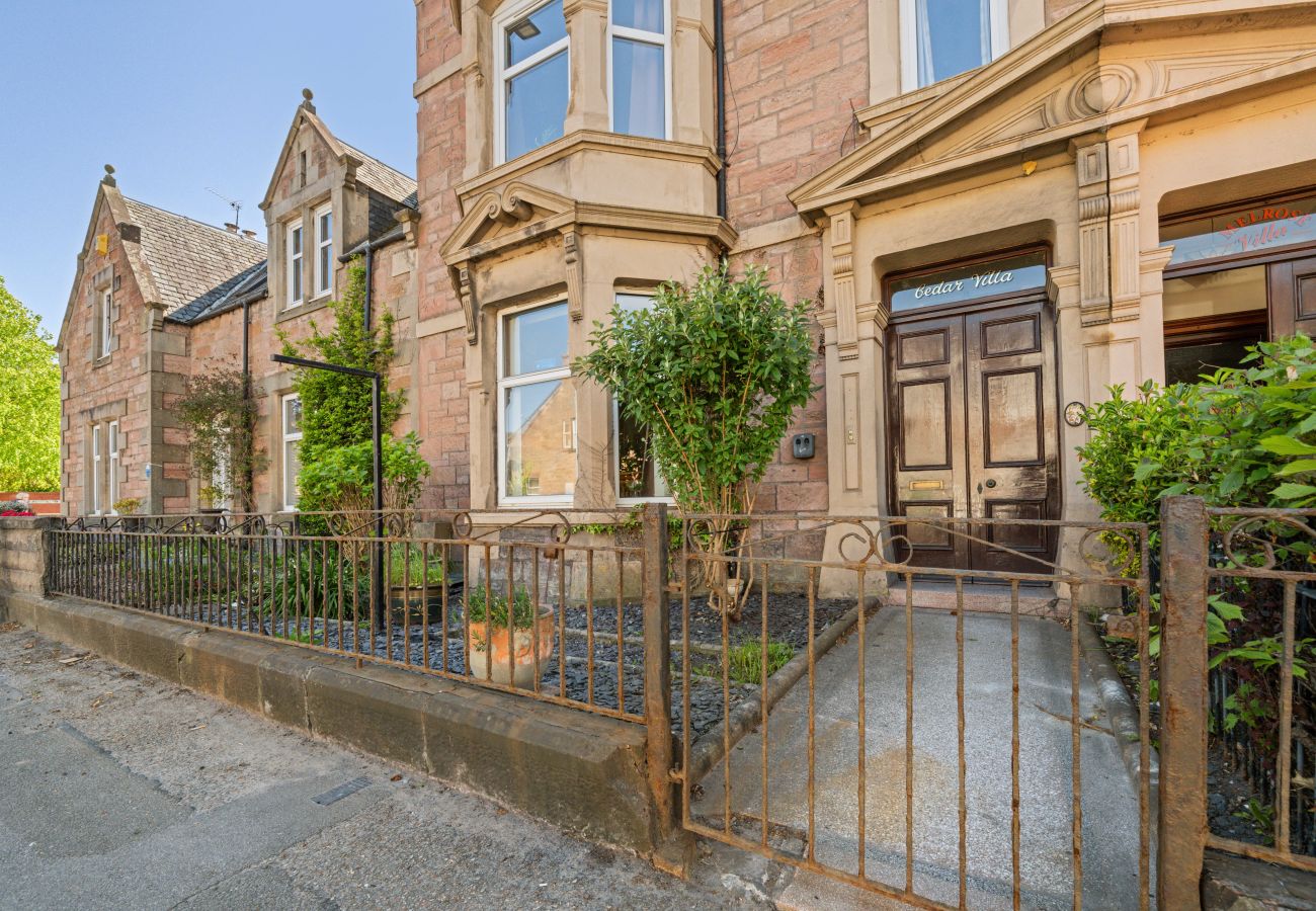 Rent by room in Inverness - mySTAYINN Cedar Villa Guest House - Room 3