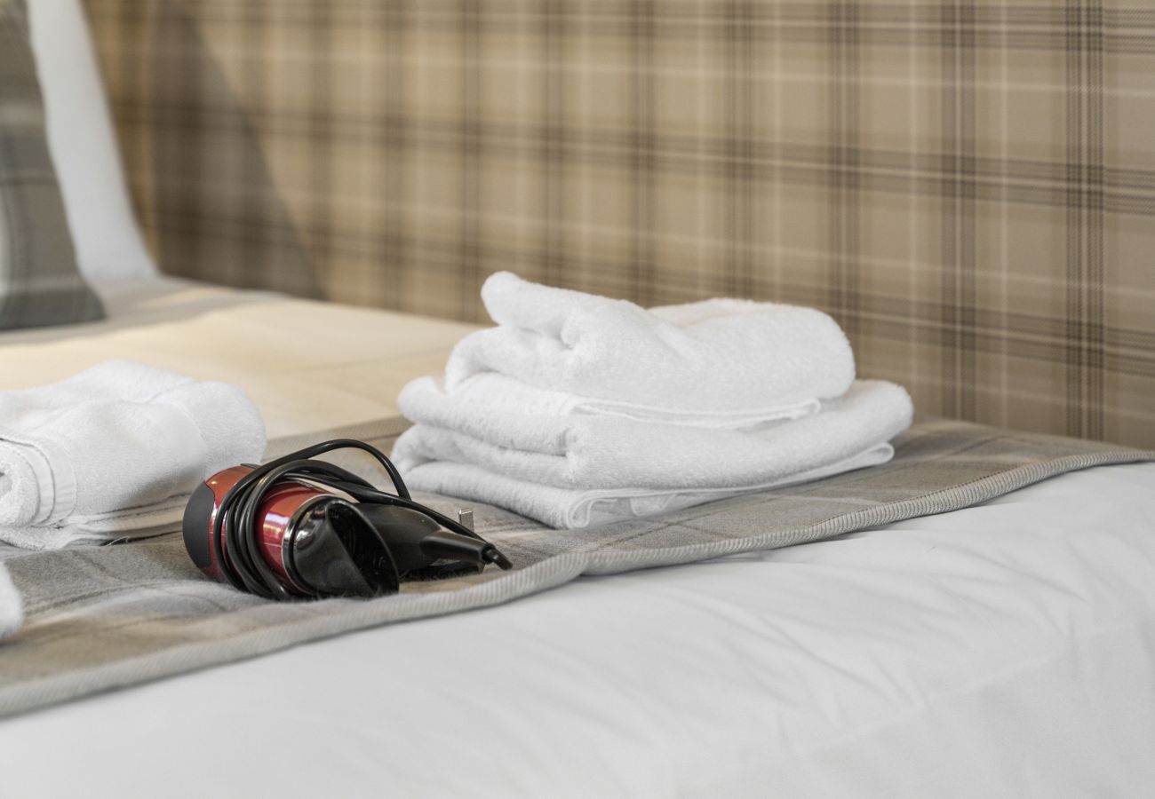Rent by room in Inverness - mySTAYINN Cedar Villa Guest House - Room 4