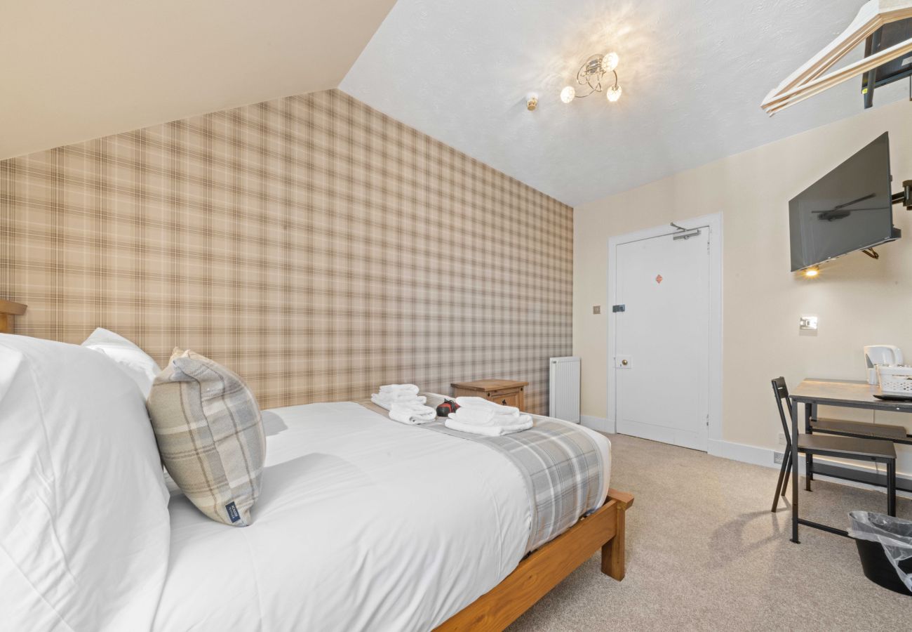 Rent by room in Inverness - mySTAYINN Cedar Villa Guest House - Room 4