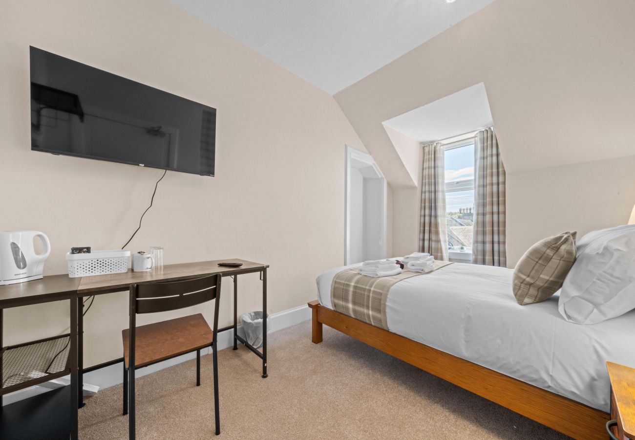 Rent by room in Inverness - mySTAYINN Cedar Villa Guest House - Room 6