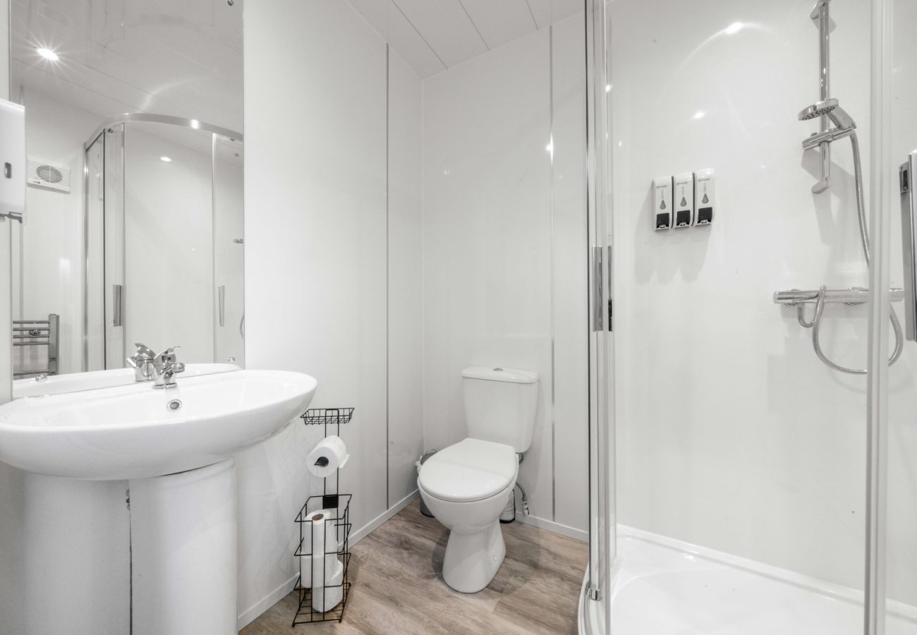 Rent by room in Inverness - mySTAYINN Cedar Villa Guest House - Room 8
