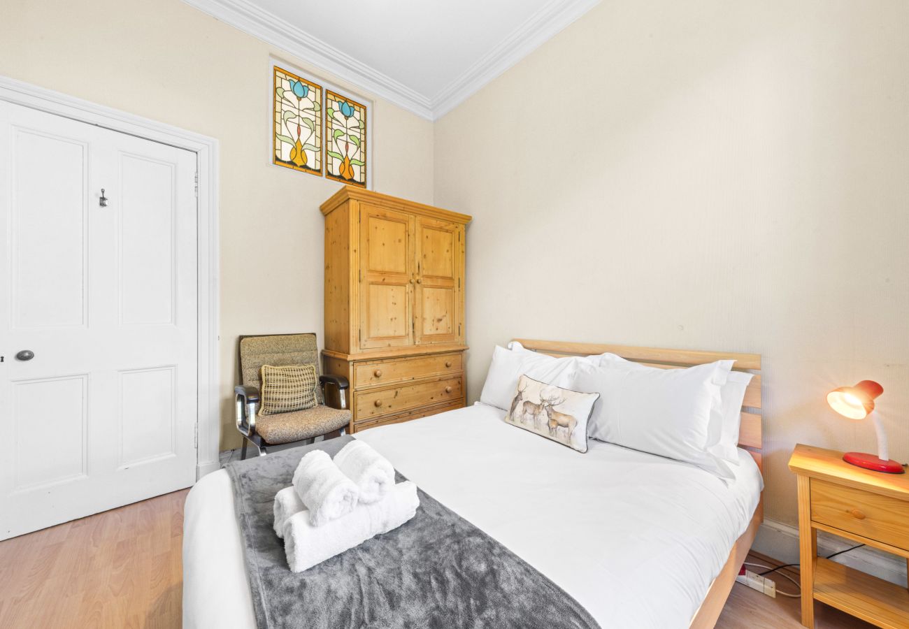 Apartment in Edinburgh - Hope Park 3 Bedroom Apartment - Edinburgh