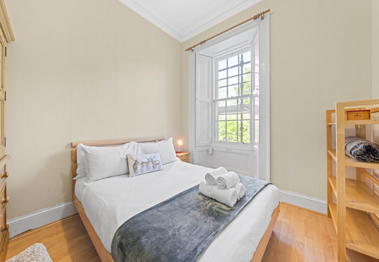 Apartment in Edinburgh - Hope Park 3 Bedroom Apartment - Edinburgh