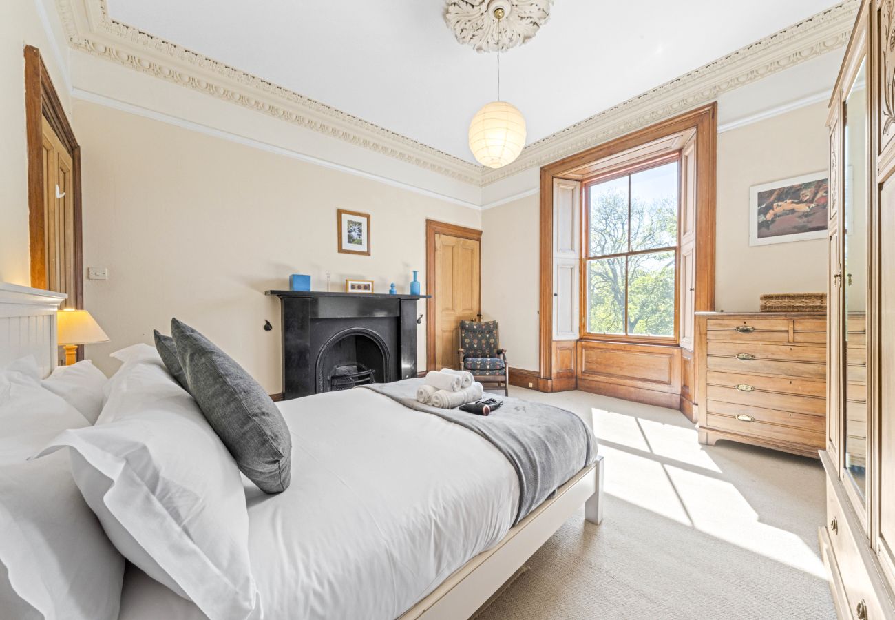 Apartment in Edinburgh - Hope Park 3 Bedroom Apartment - Edinburgh