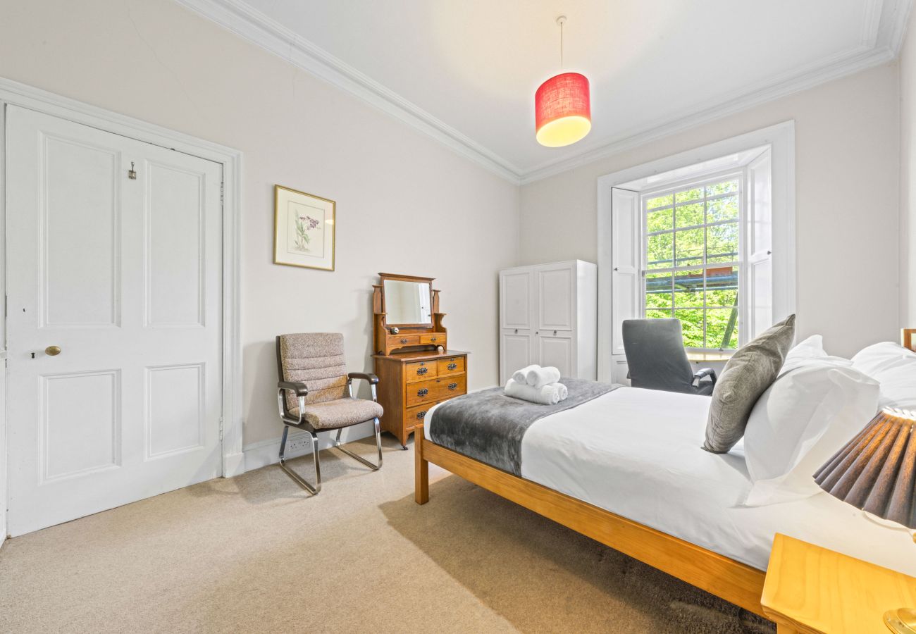 Apartment in Edinburgh - Hope Park 3 Bedroom Apartment - Edinburgh