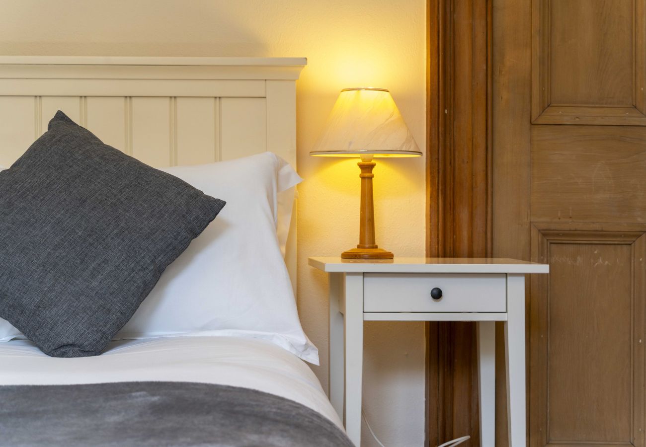 Apartment in Edinburgh - Hope Park 3 Bedroom Apartment - Edinburgh