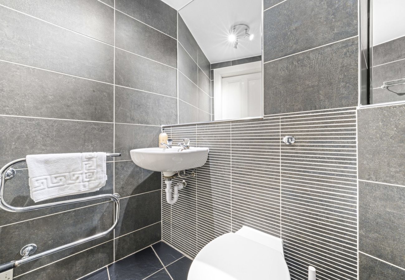 Apartment in Edinburgh - Hope Park 3 Bedroom Apartment - Edinburgh