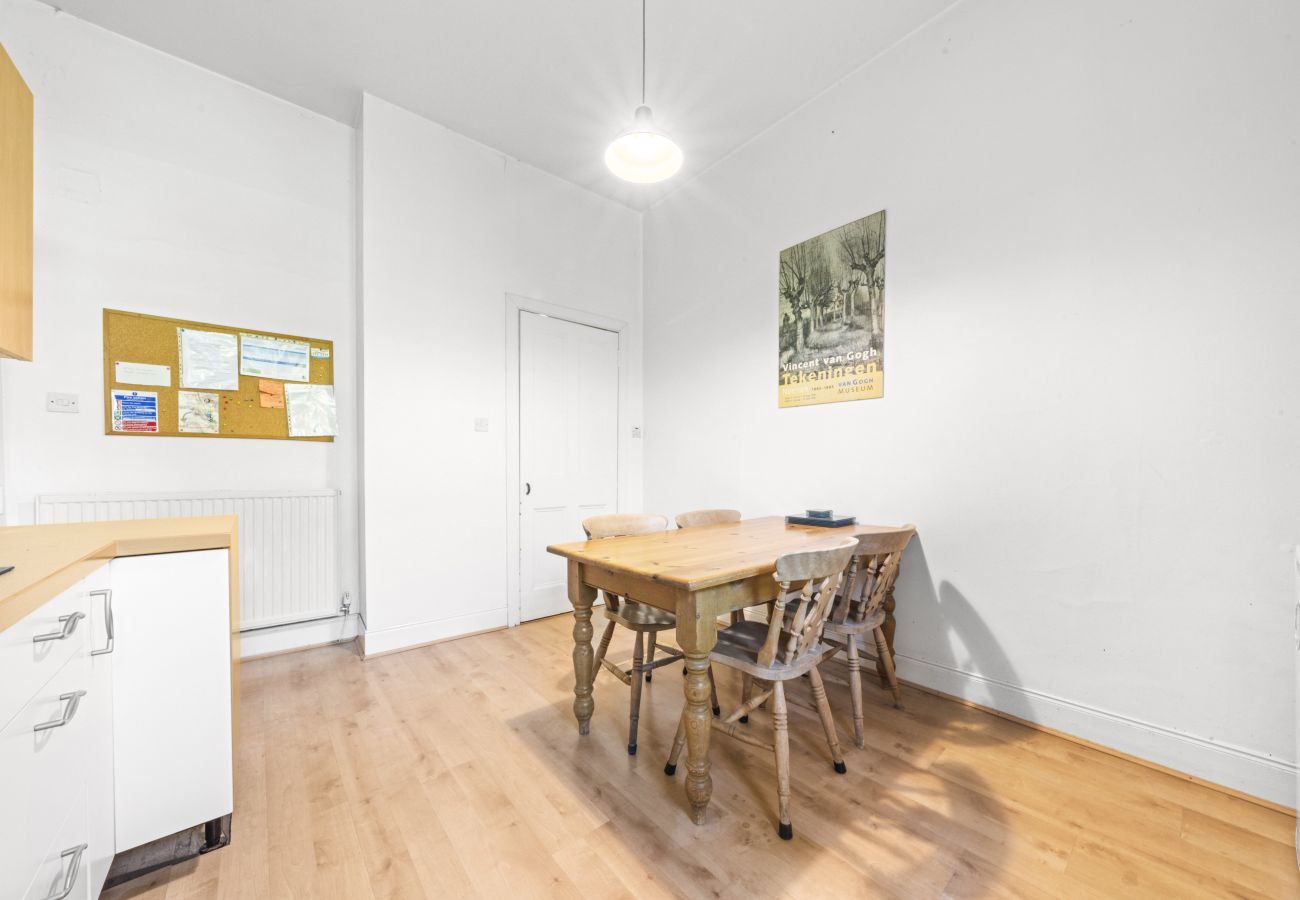 Apartment in Edinburgh - Hope Park 3 Bedroom Apartment - Edinburgh