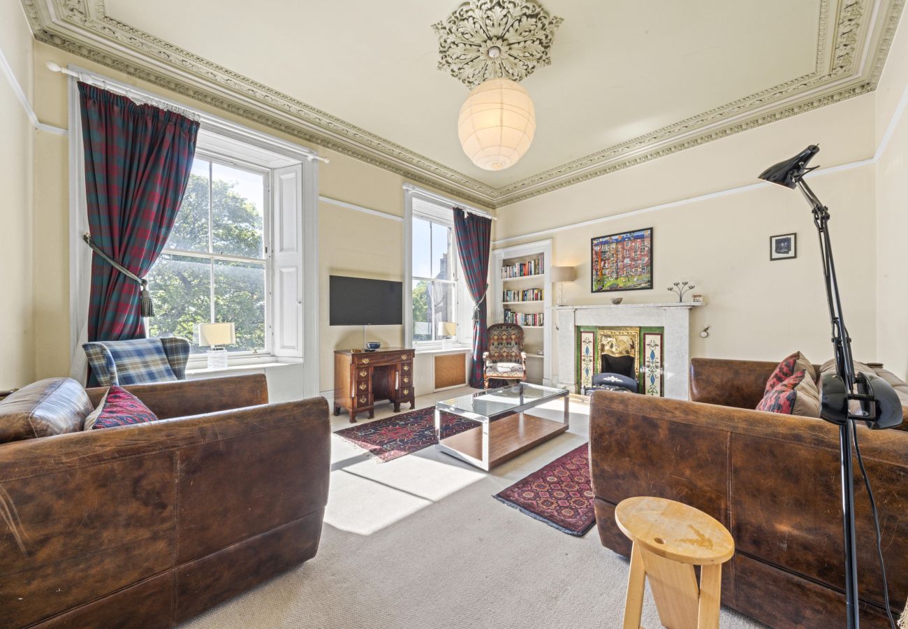 Apartment in Edinburgh - Hope Park 3 Bedroom Apartment - Edinburgh