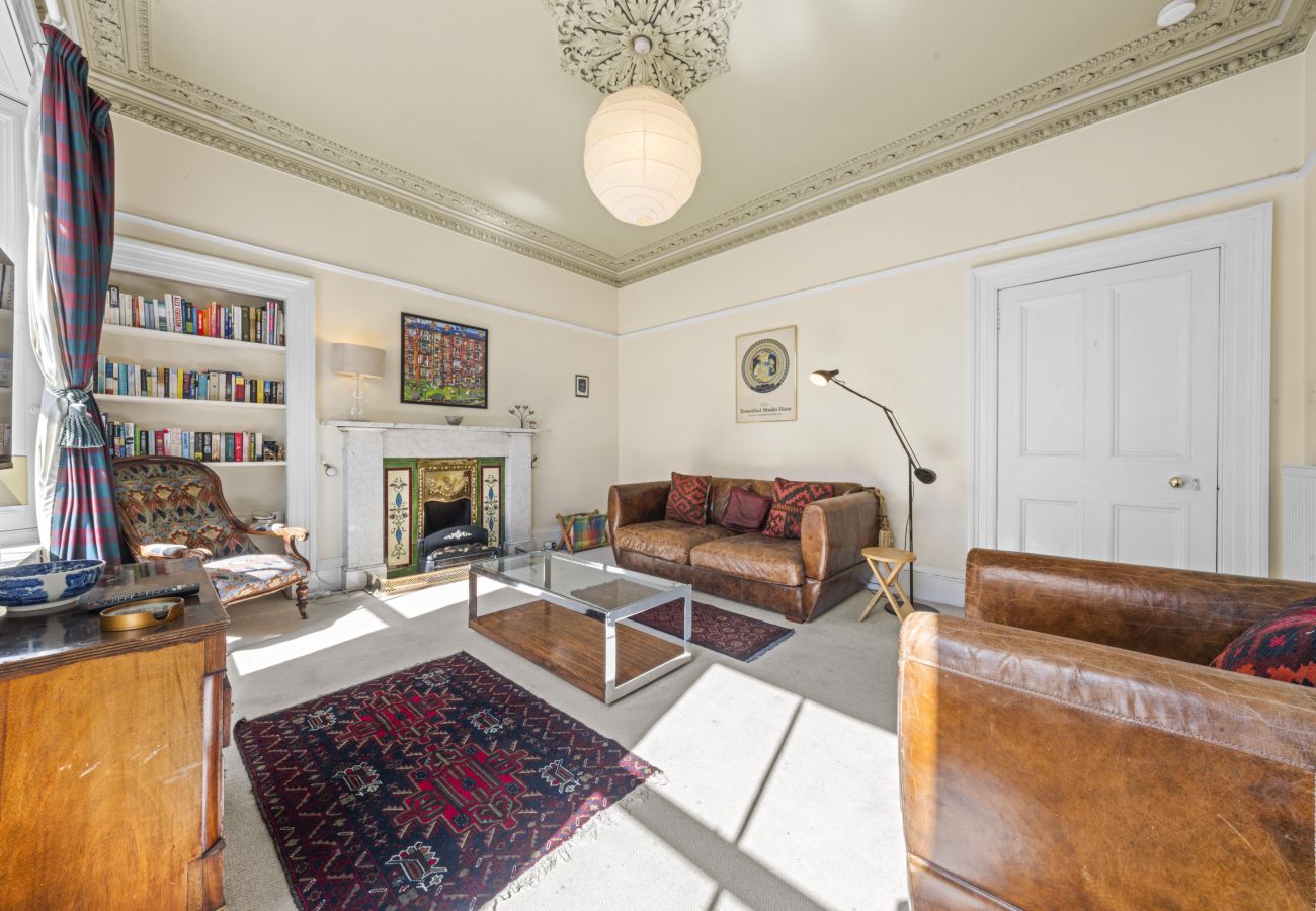 Apartment in Edinburgh - Hope Park 3 Bedroom Apartment - Edinburgh