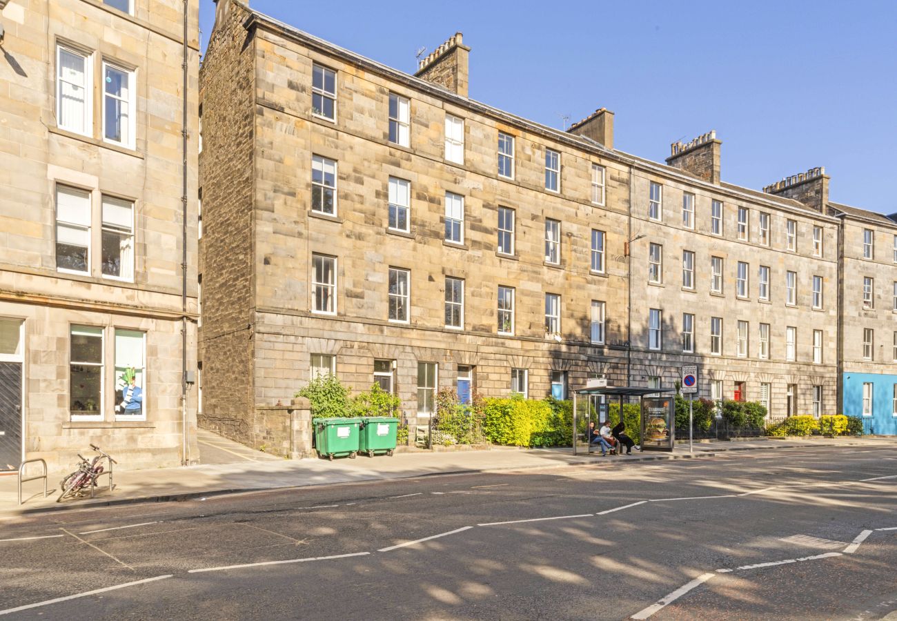 Apartment in Edinburgh - Hope Park 3 Bedroom Apartment - Edinburgh