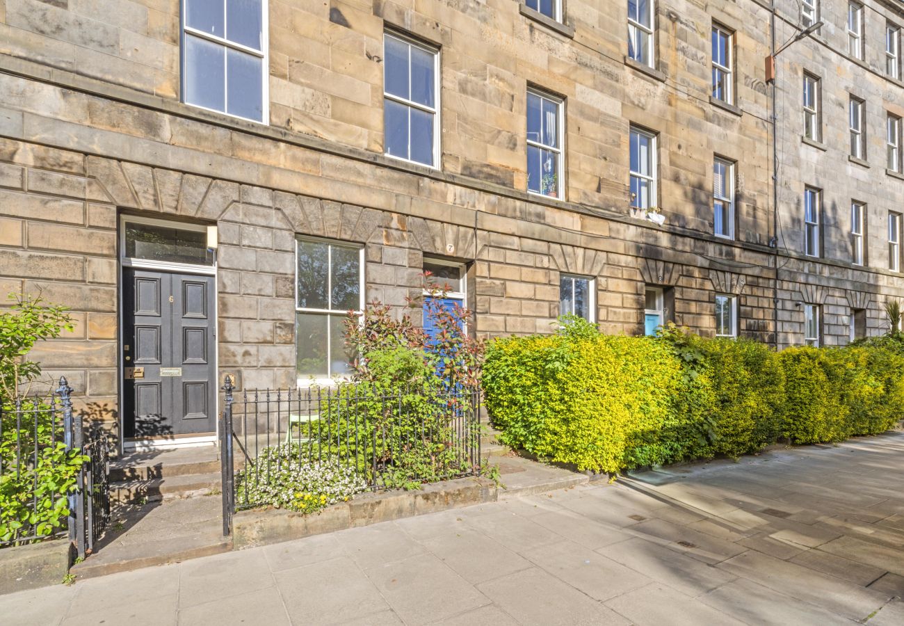 Apartment in Edinburgh - Hope Park 3 Bedroom Apartment - Edinburgh