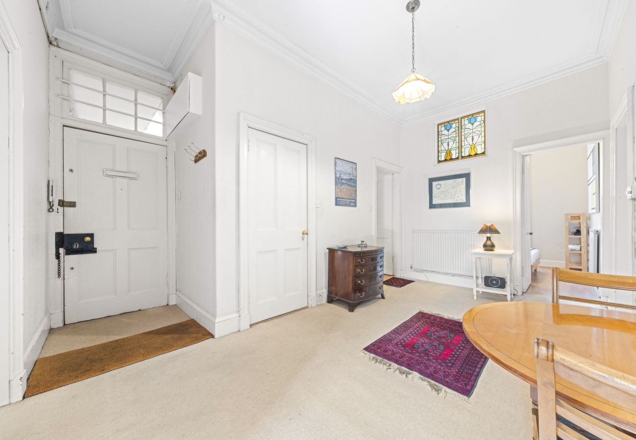 Apartment in Edinburgh - Hope Park 3 Bedroom Apartment - Edinburgh