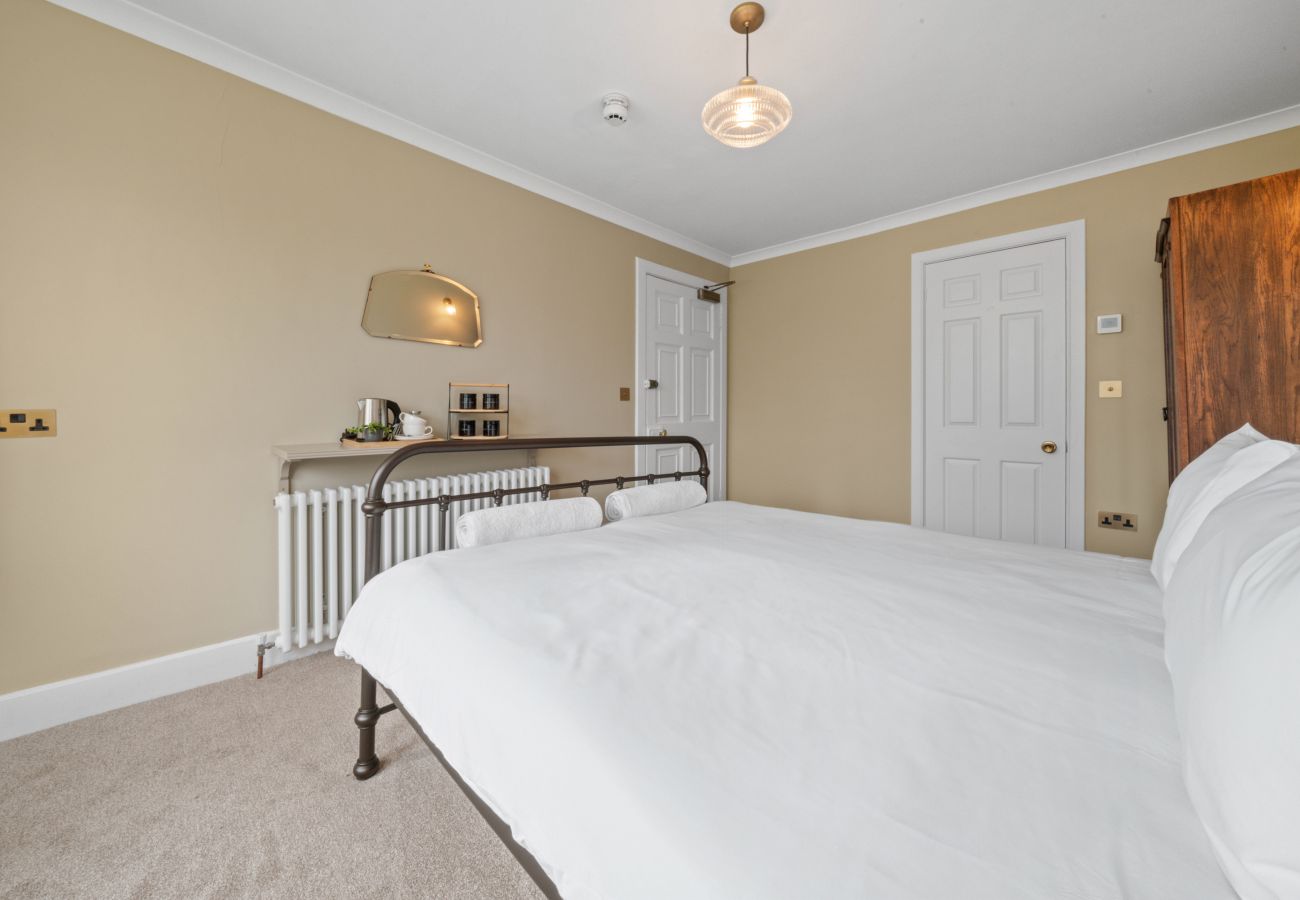 Rent by room in Onich - Cuilcheanna House - Tiree Room