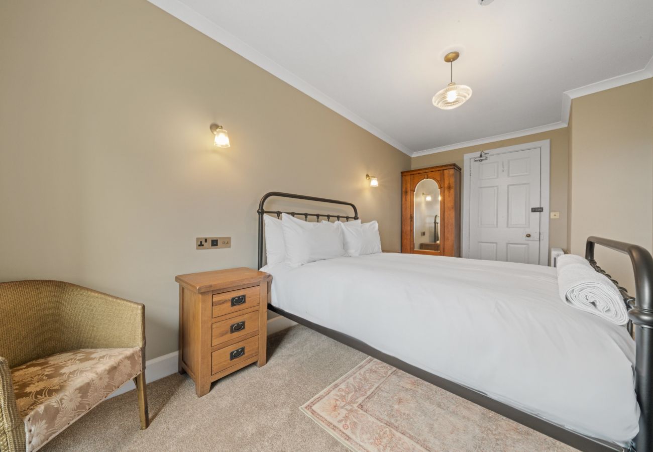 Rent by room in Onich - Cuilcheanna House - Skye Room 