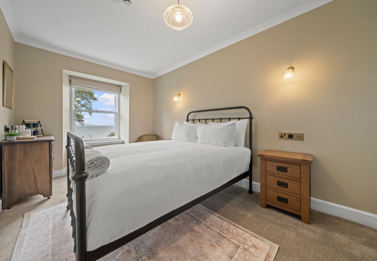 Rent by room in Onich - Cuilcheanna House - Skye Room 
