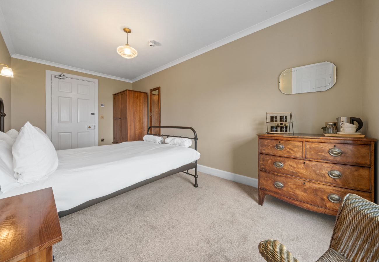 Rent by room in Onich - Cuilcheanna House - Islay Room 