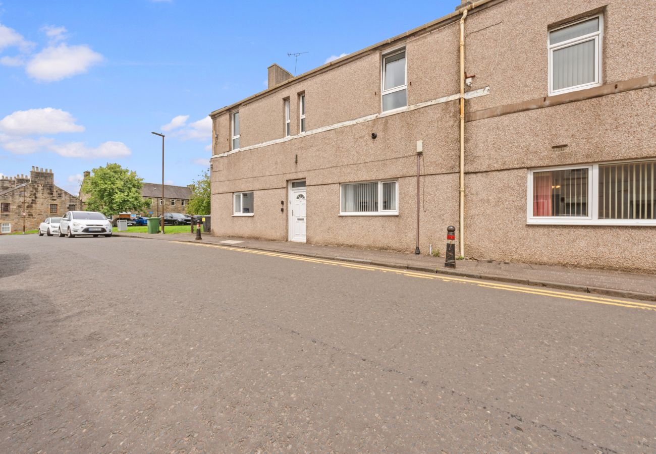 Rent by room in Bannockburn - Modern Bannockburn Guest House -  Room 2