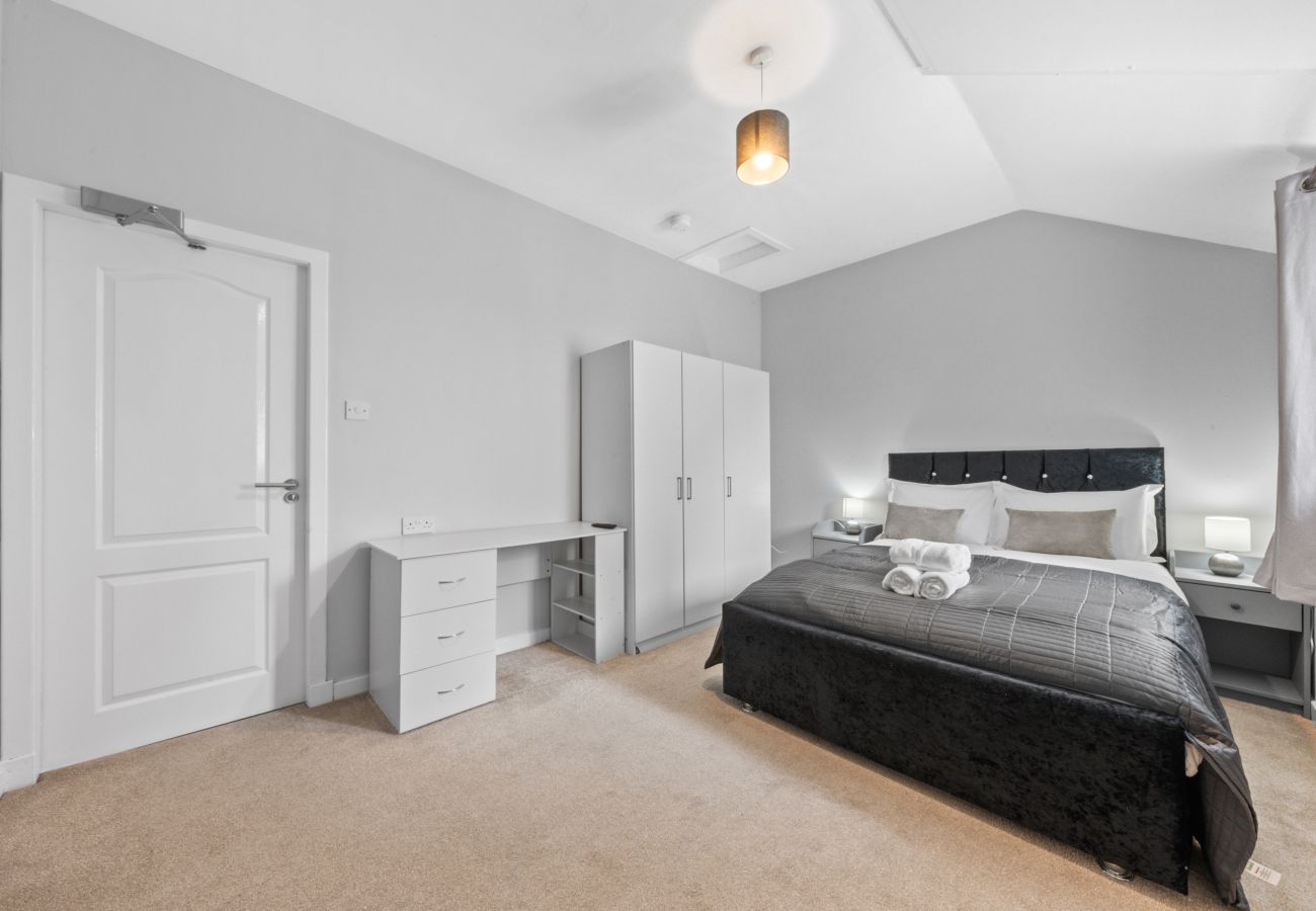 Rent by room in Bannockburn - Modern Bannockburn Guest House -  Room 5