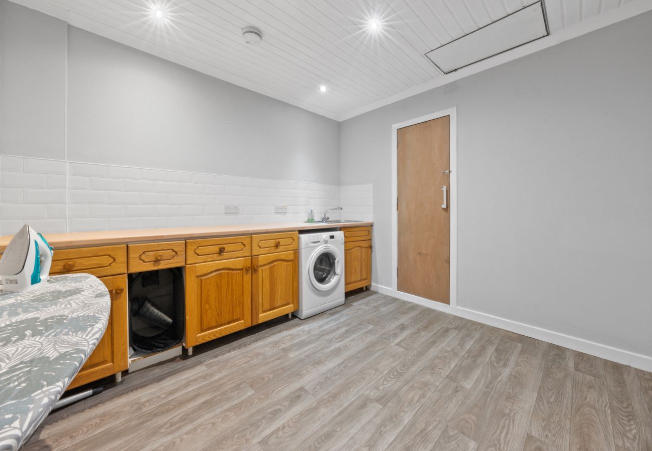 Rent by room in Bannockburn - Modern Bannockburn Guest House -  Room 5