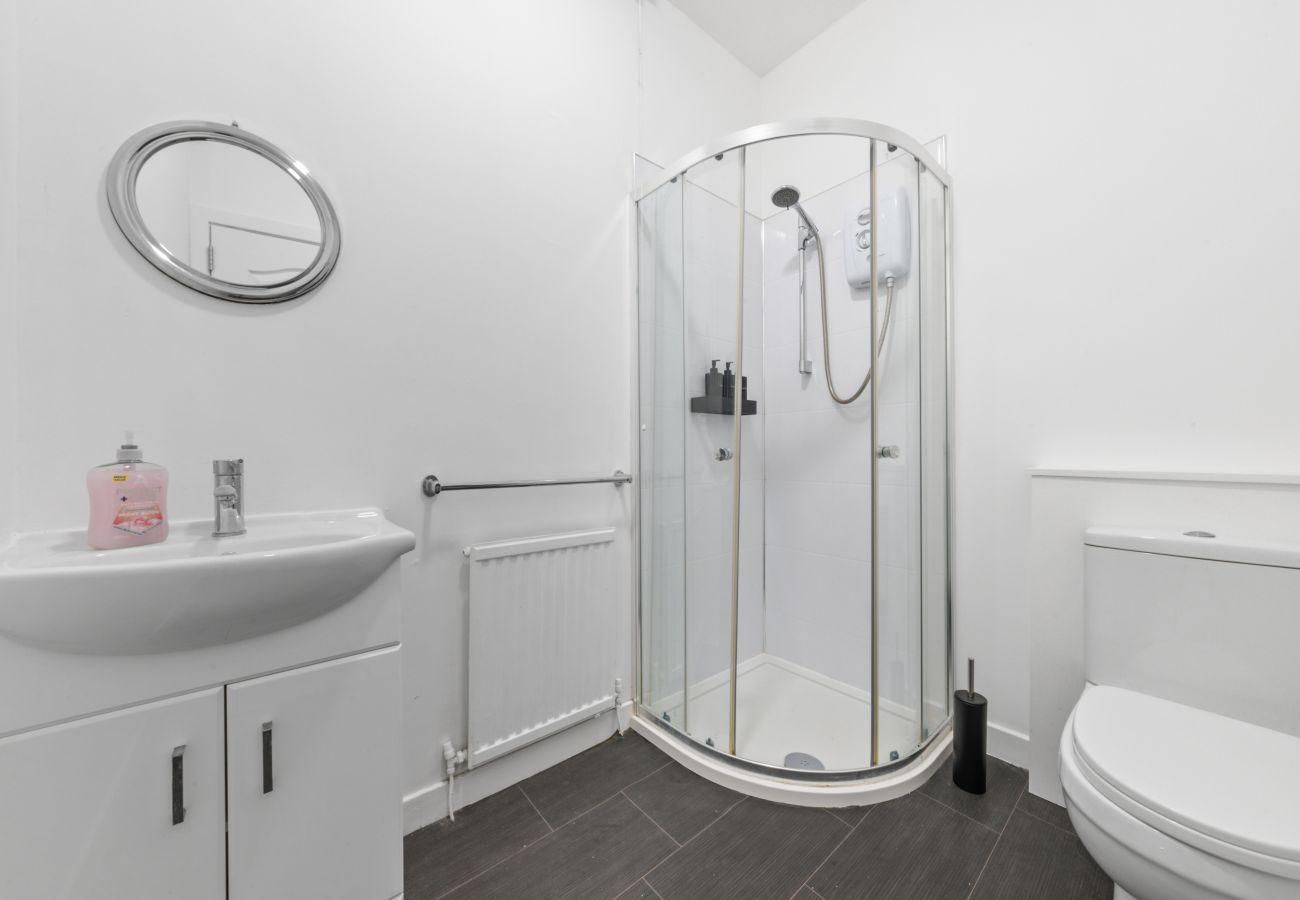 Rent by room in Bannockburn - Modern Bannockburn Guest House -  Room 5