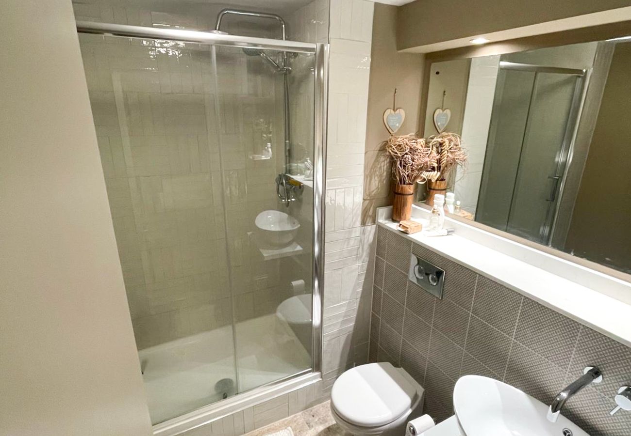 Apartment in Edinburgh - Pilrig Heights 2 Bedroom Apartment - Edinburgh 