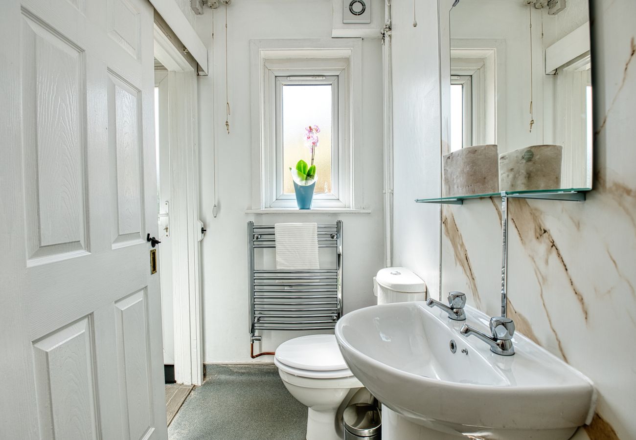 House in Bristol -  Crediton Cosy 3 Bedroom House - Bristol 	