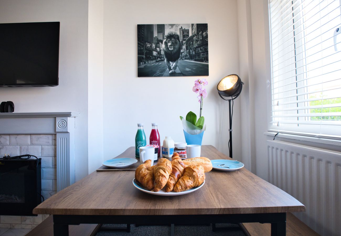 House in Bristol -  Crediton Cosy 3 Bedroom House - Bristol 	
