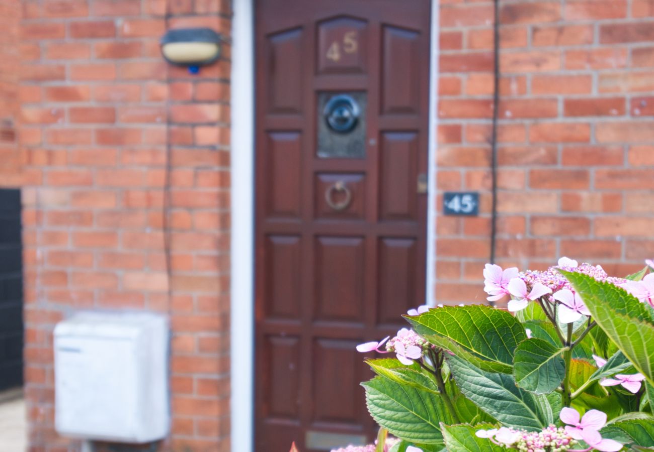 House in Bristol -  Crediton Cosy 3 Bedroom House - Bristol 	
