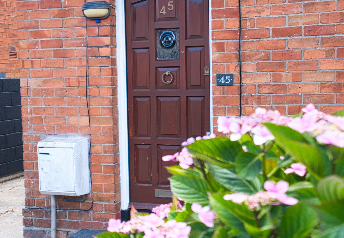 House in Bristol -  Crediton Cosy 3 Bedroom House - Bristol 	