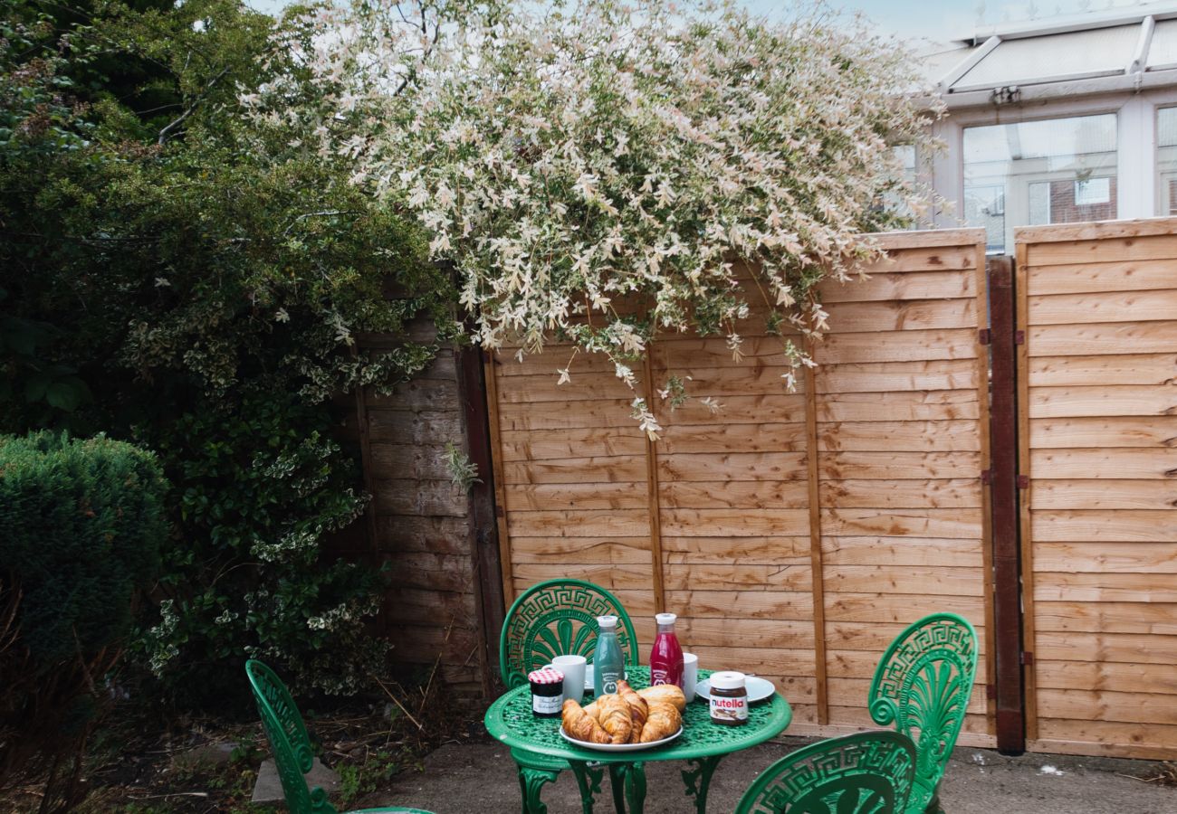 House in Bristol -  Crediton Cosy 3 Bedroom House - Bristol 	