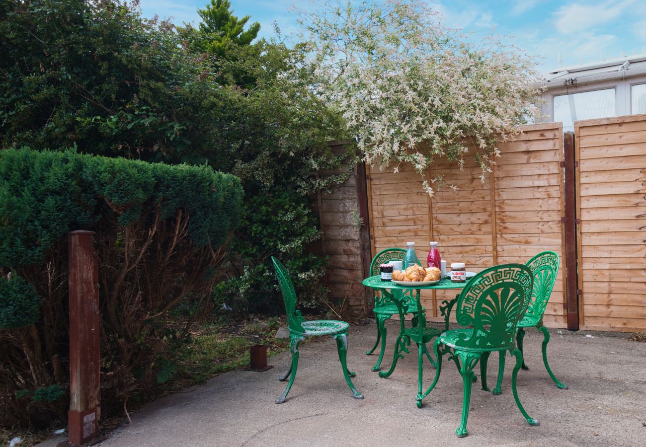 House in Bristol -  Crediton Cosy 3 Bedroom House - Bristol 	